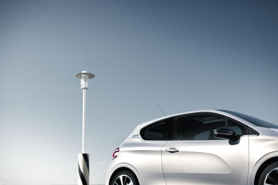  Peugeot 208 Ice Velvet 2012 года  (фото 5 из 33)